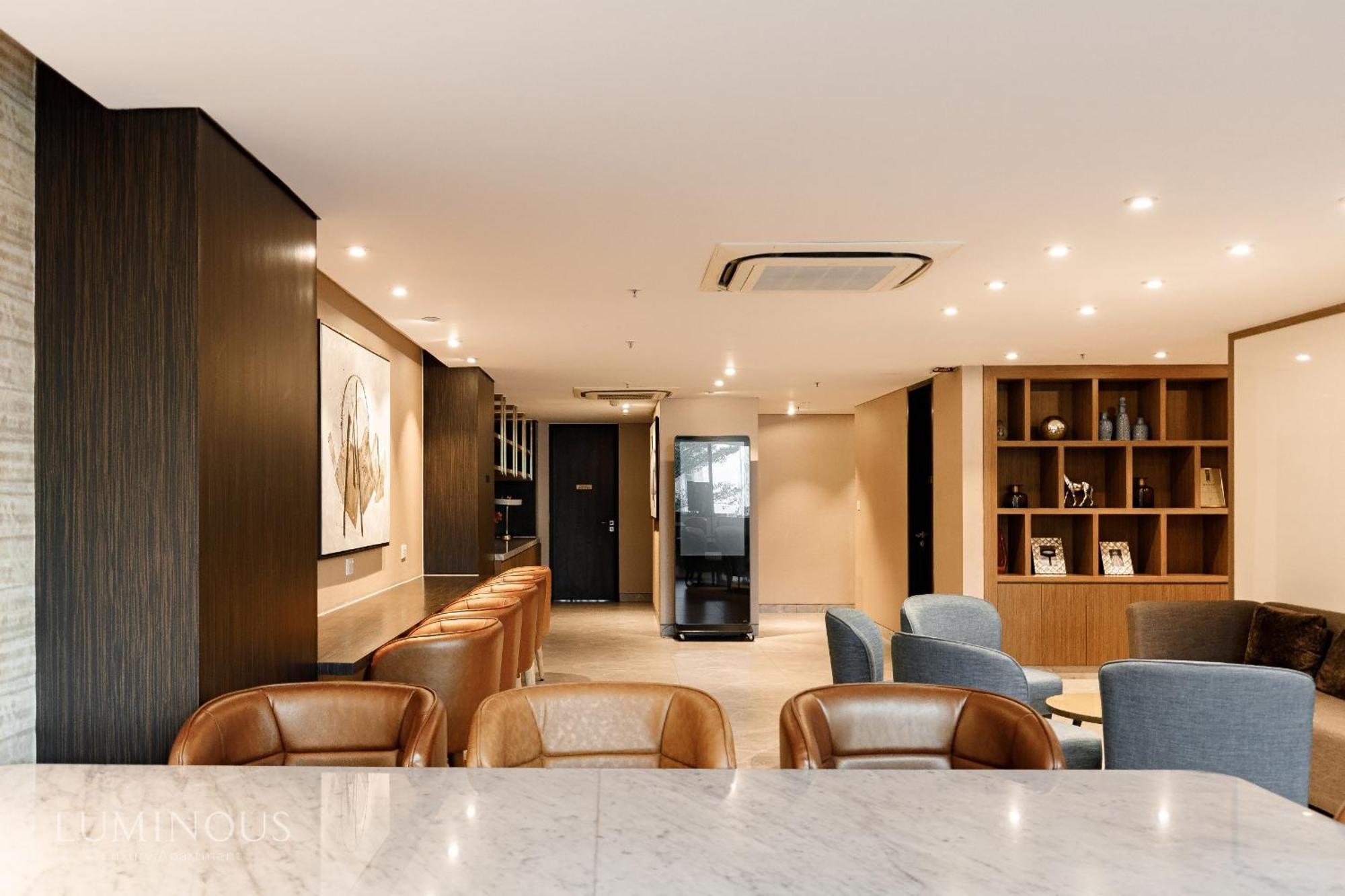 Exclusive 2-3 Bedroom Apartment In District 1 Free Pool Gym Sauna Хошимин Экстерьер фото
