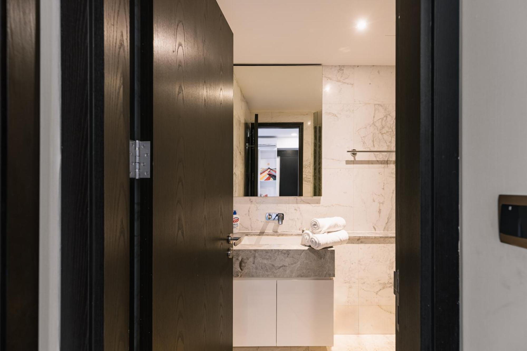 Exclusive 2-3 Bedroom Apartment In District 1 Free Pool Gym Sauna Хошимин Экстерьер фото